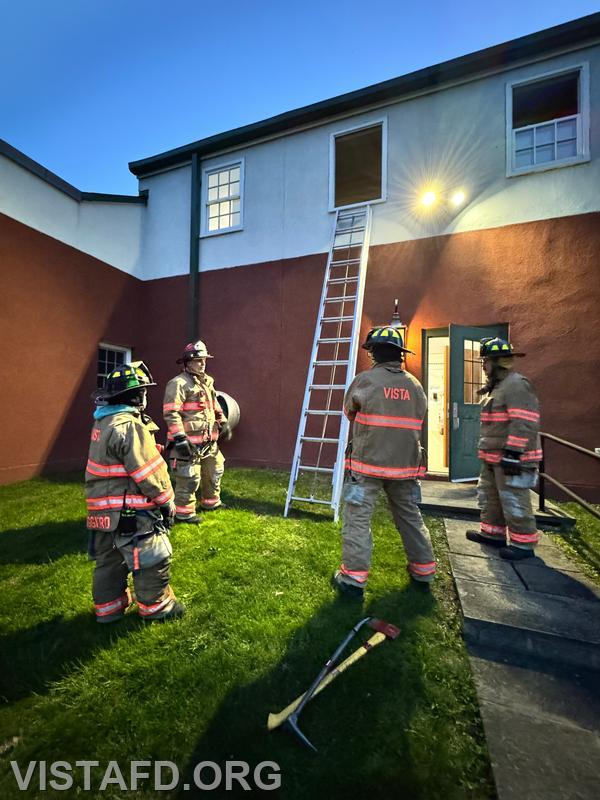 Captain Marc Baiocco reviews V.E.I.S. operations with Vista firefighters - 04/28/25
