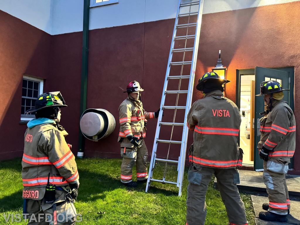 Captain Marc Baiocco reviews V.E.I.S. operations with Vista firefighters - 04/28/25