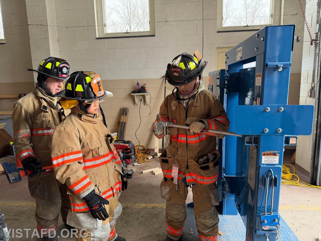 Firefighter Phil Katz reviews forcible entry techniques with members during &quot;Firefighter Skills Class&quot; - 03/01/26