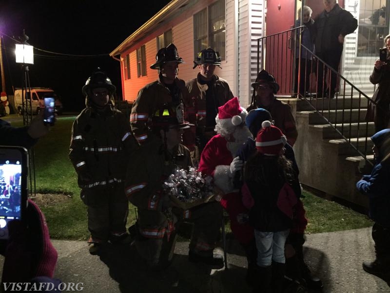 Vista FD helps bring Santa Claus to "Christmas For All" event at the ...